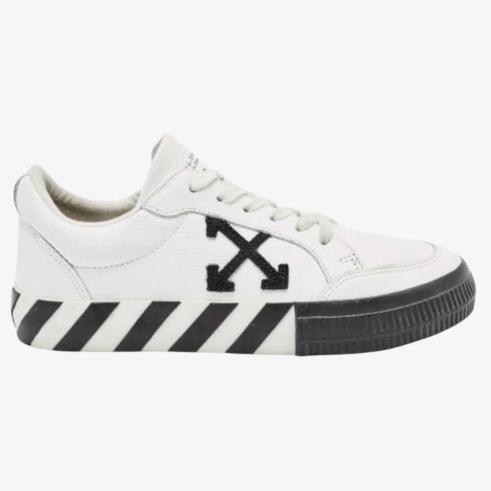 Off-White Vulcanized Low-Top Sneakers in black and white leather size 39